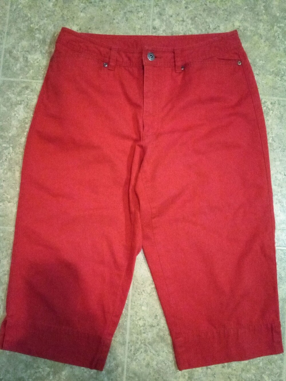 Women's Size 8P Liz Claiborne Red Capri Shorts